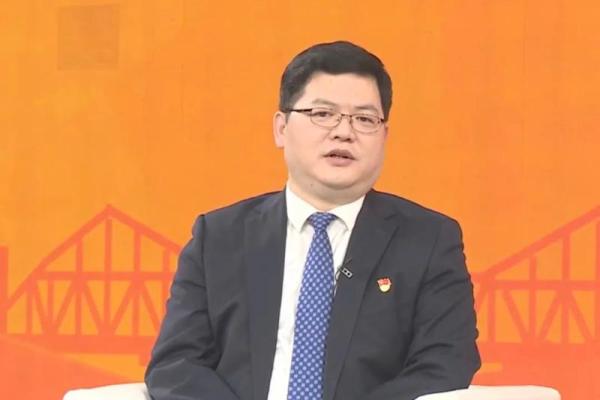 南开区区长聂伟迅在谈及南开区创新创业环境时提及张一鸣毕业后选择