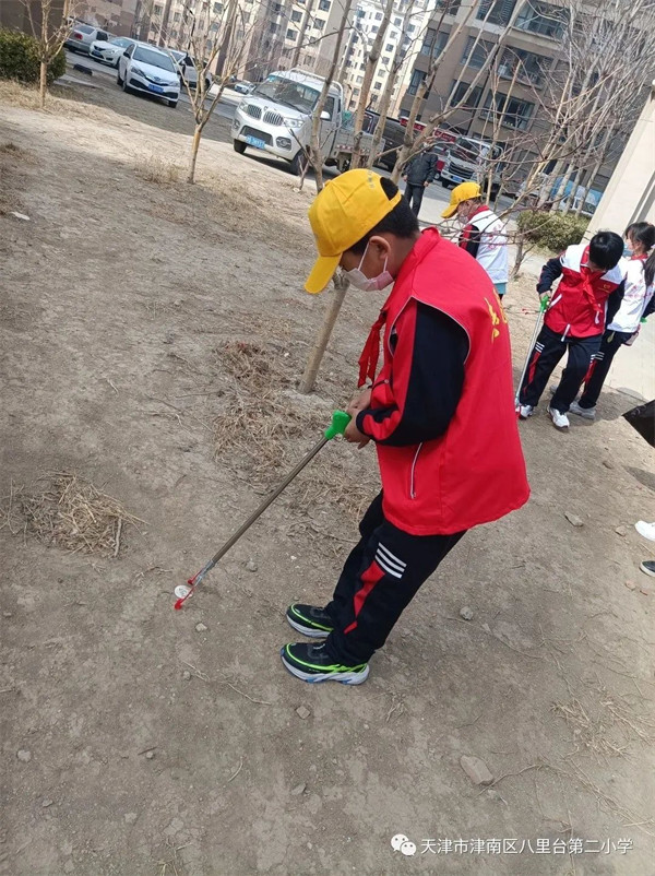 传承雷锋精神争做时代新人八里台第二小学开展学雷锋活动