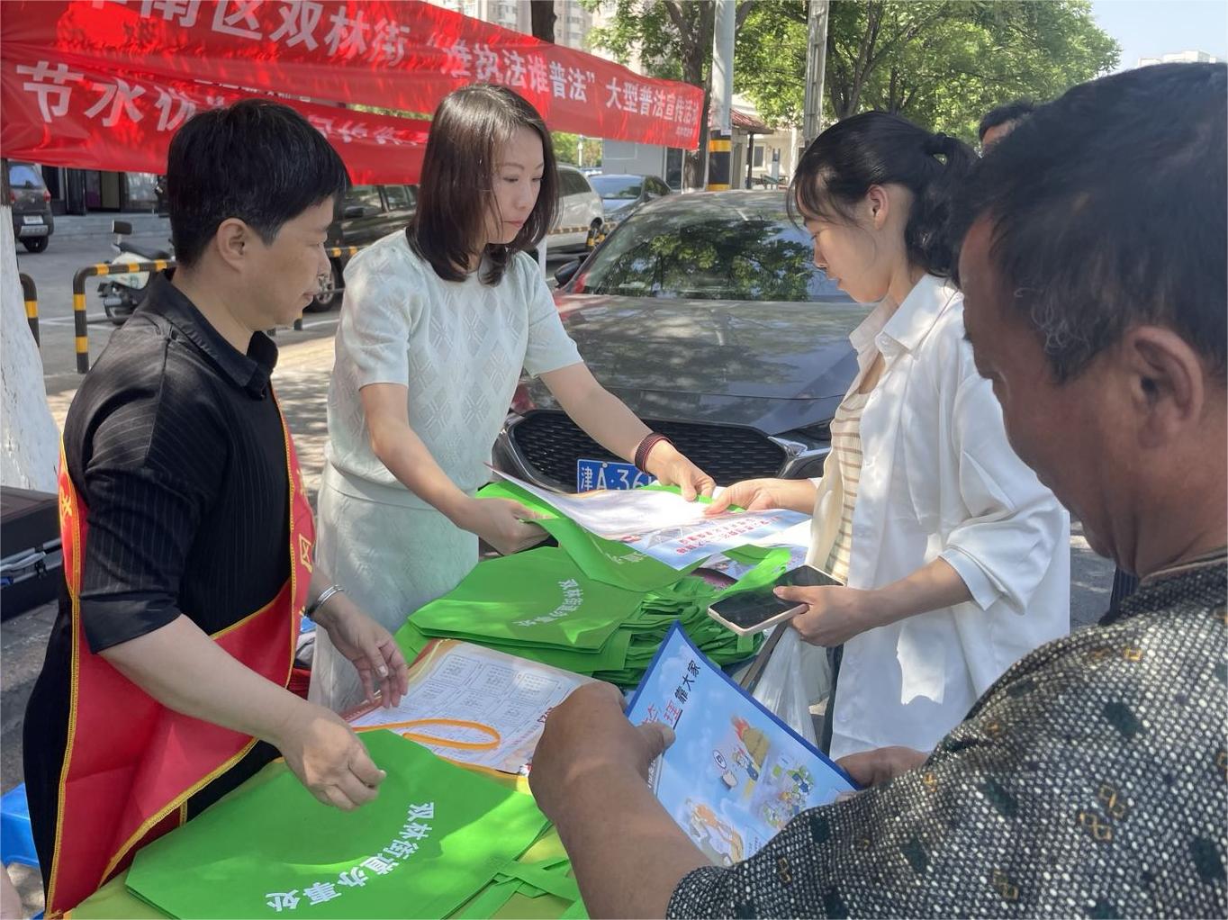 双林街开展民法典宣传月之谁执法谁普法大型普法宣传活动