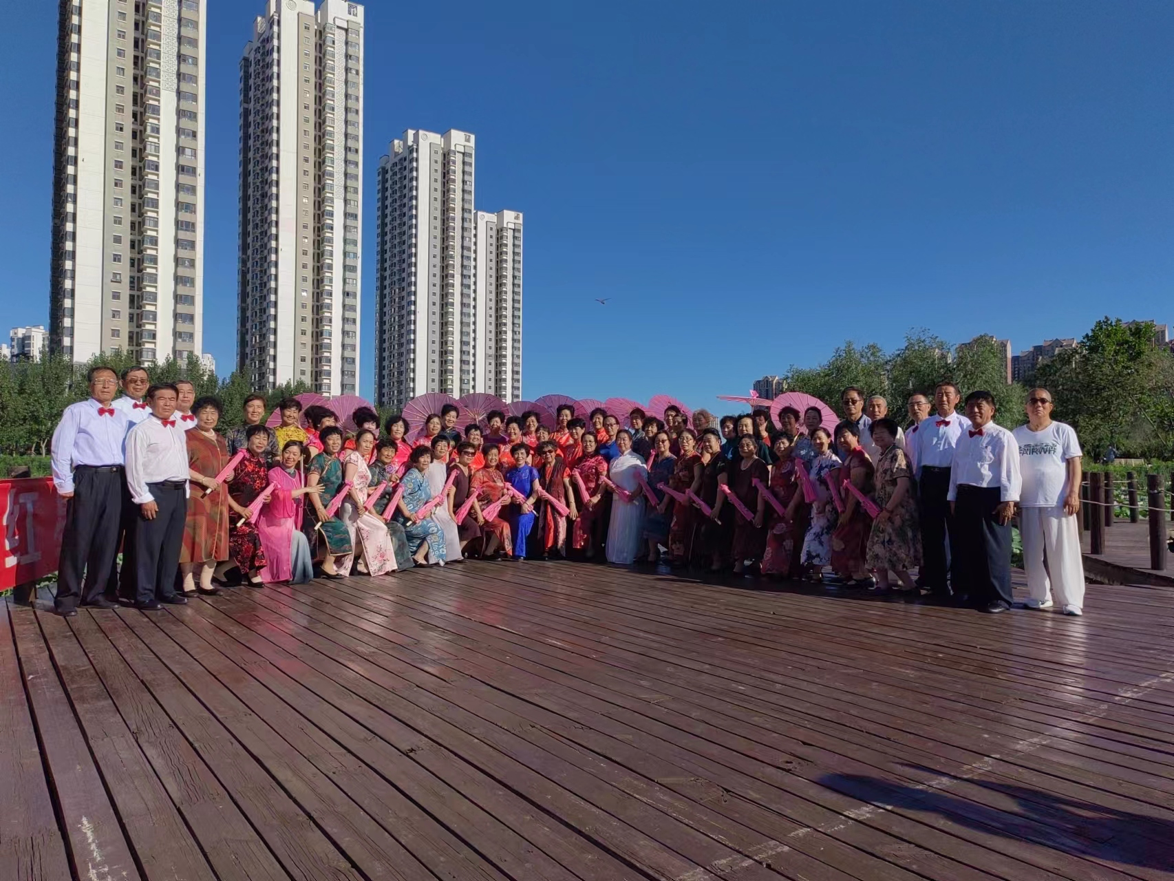 咸水沽镇红星里社区开展魅力旗袍秀文明走起来主题文艺展演