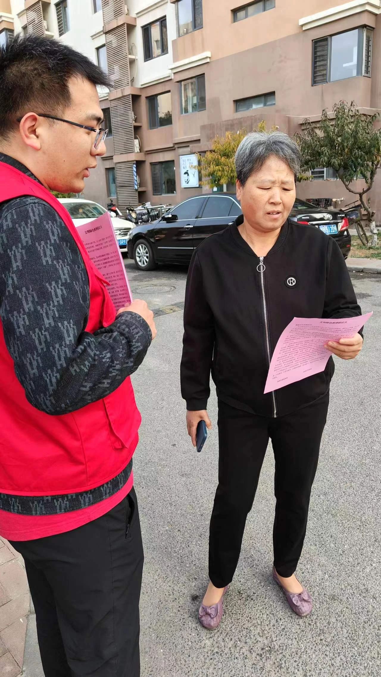 张贴宣传海报和发放宣传单等形式广泛宣传文明祭祀,引导居民破除陋习