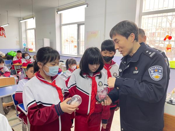 双口戒毒所河北大队联合河北区司法局,鸿顺里街道办事处,深入扶轮小