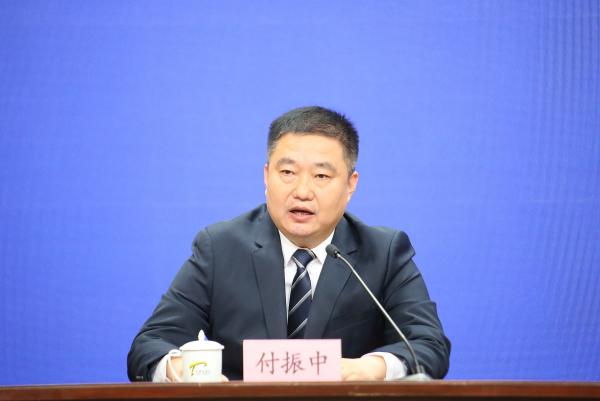 蓟州区穿芳峪镇党委副书记,镇长付振中介绍了毛家峪村潮玩谷旅游度假