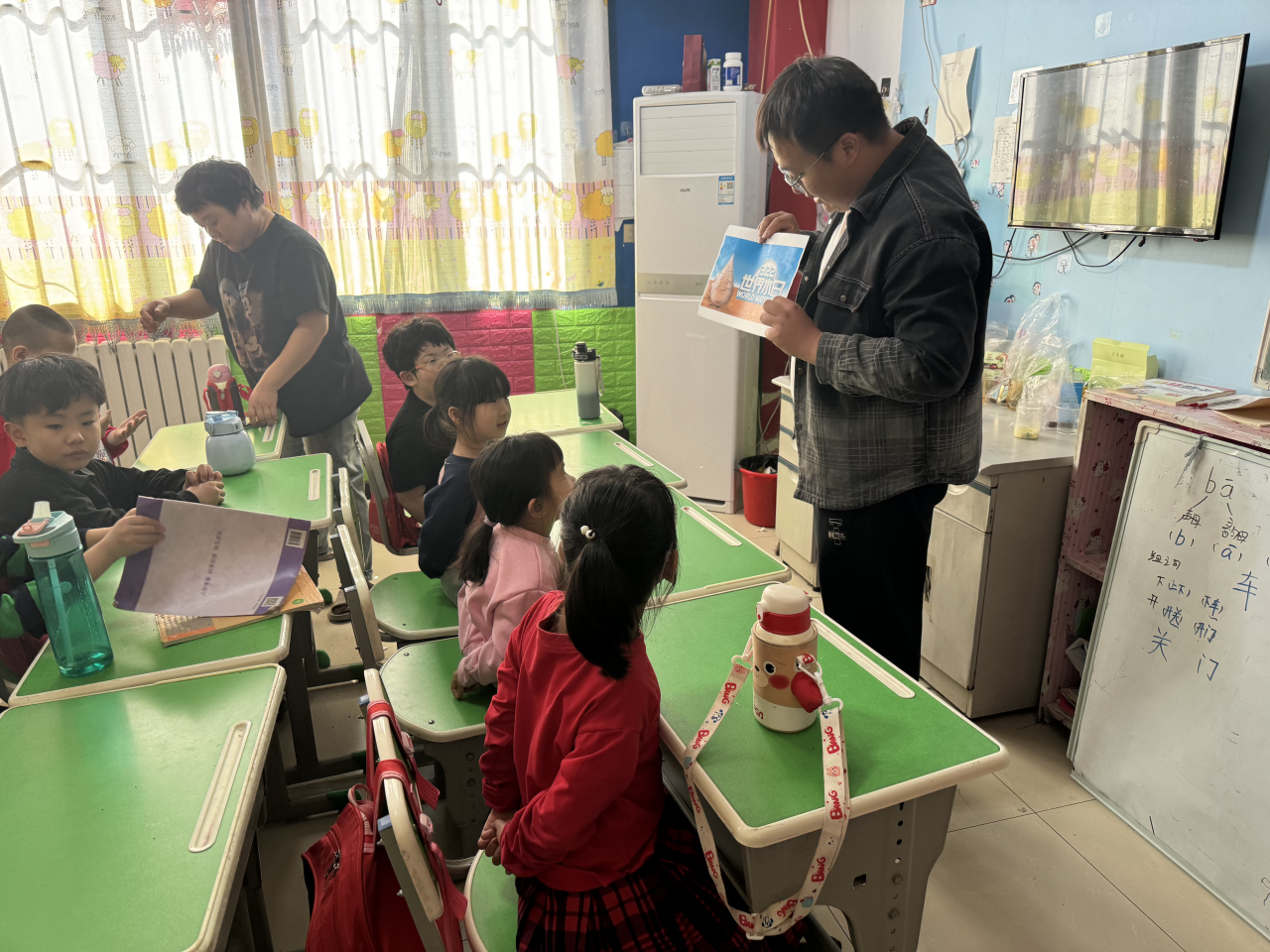 看图片,看动画等方式,让幼儿直观了解水的重要性,可利用淡水资源的