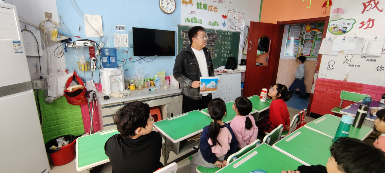 看图片,看动画等方式,让幼儿直观了解水的重要性,可利用淡水资源的