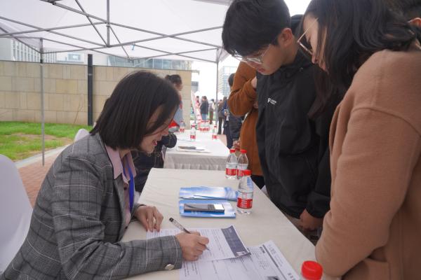 南开大学毕业证(南开大学毕业证是蓝色还是红色)