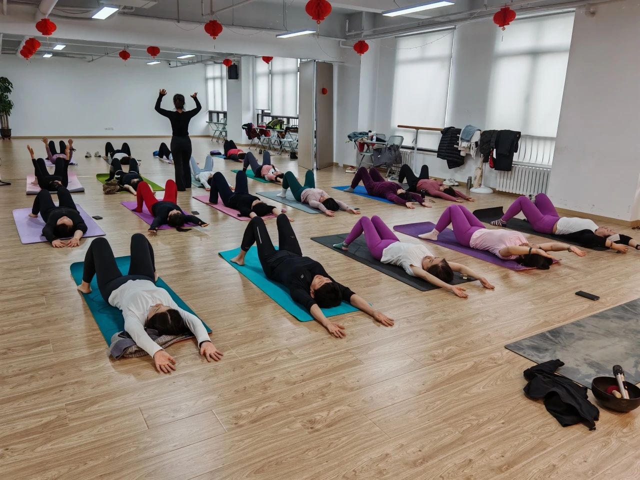 瑜悦身心伽倍健康海棠街文澜花园社区开展公益瑜伽课