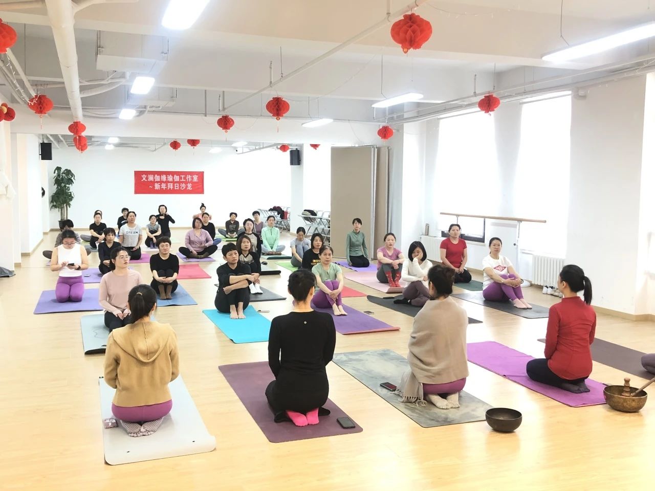 瑜悦身心伽倍健康海棠街文澜花园社区开展公益瑜伽课