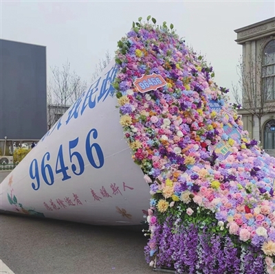 一束鲜花寄亲人暖心服务在清明