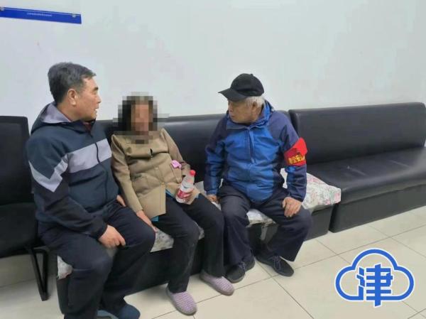 东丽区永平巷社区"老公安先锋示范岗":服务群众老有所为