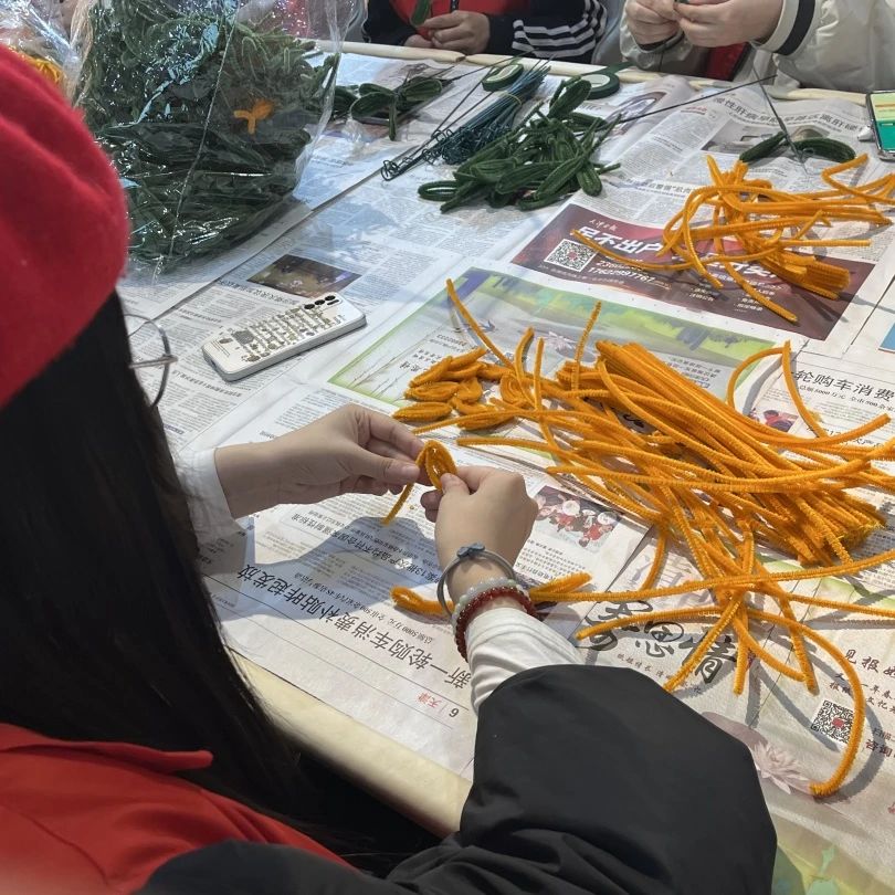 咸水沽镇新时代文明实践所:志愿服务暖人心 助力考生一举夺"葵"