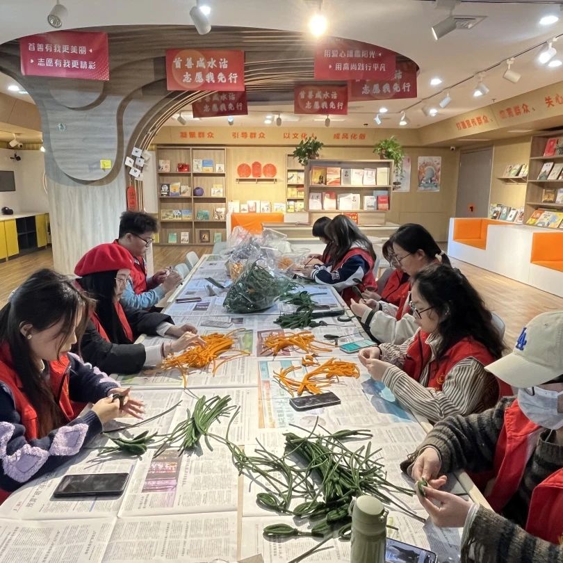 咸水沽镇新时代文明实践所:志愿服务暖人心 助力考生一举夺"葵"