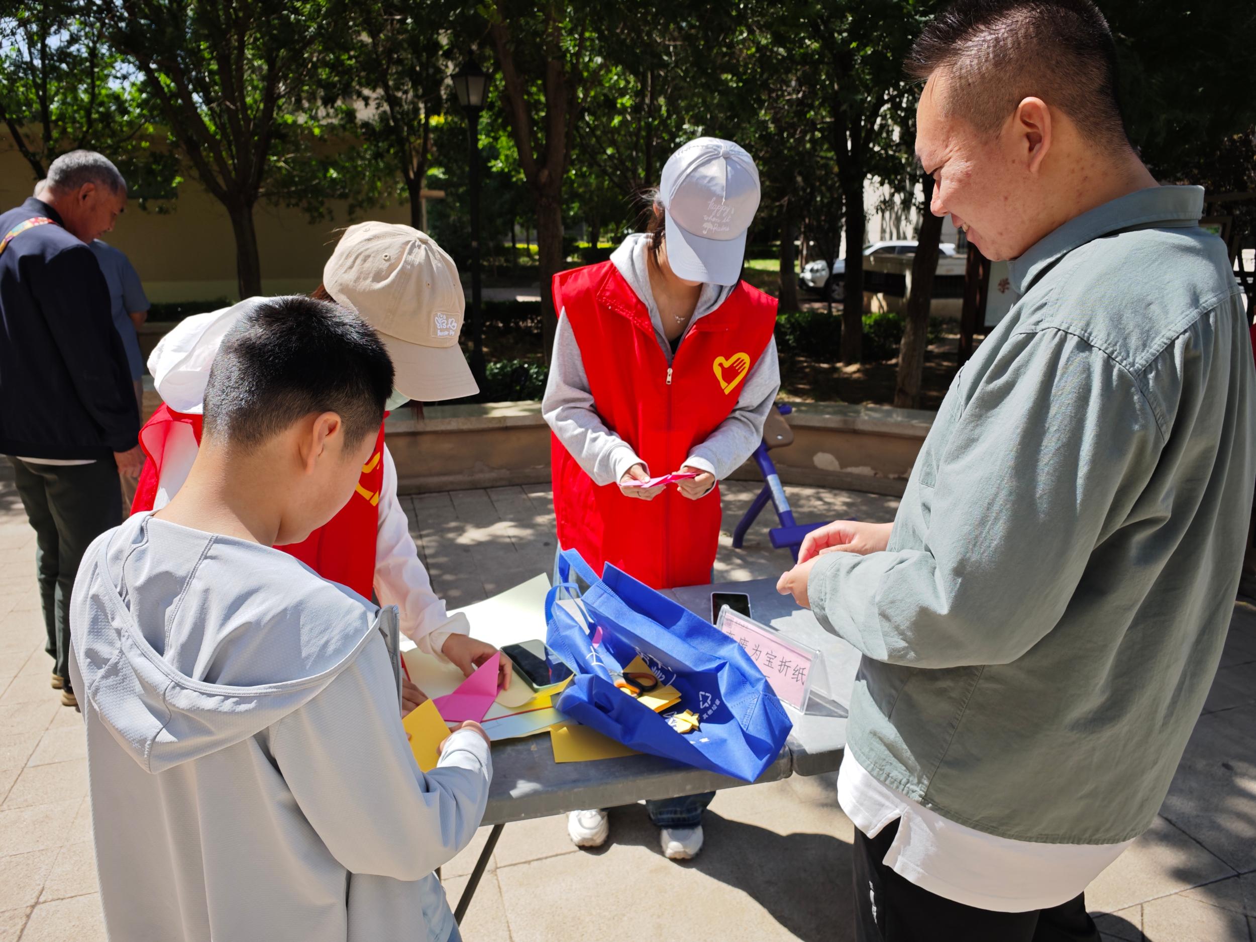 双新街垃圾分类项目组开展第二届全国垃圾分类宣传周"环保生活节"活动