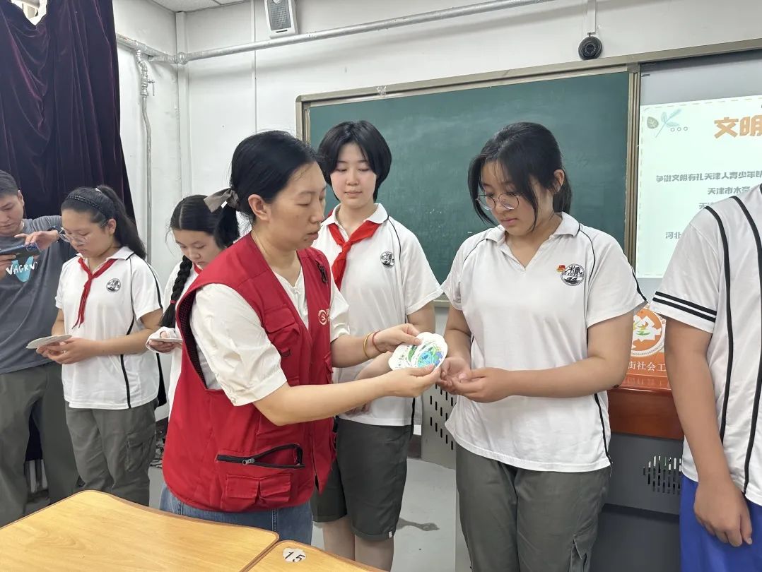 意识,望海楼街金钟家园社区携手望海楼街社工站,木斋中学以及辖区企业