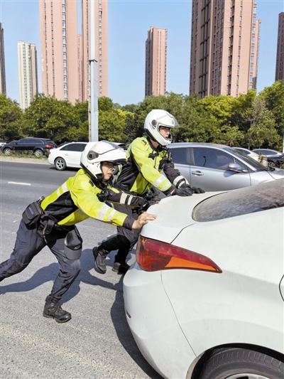 摩托 摩托车 400_533 竖版 竖屏