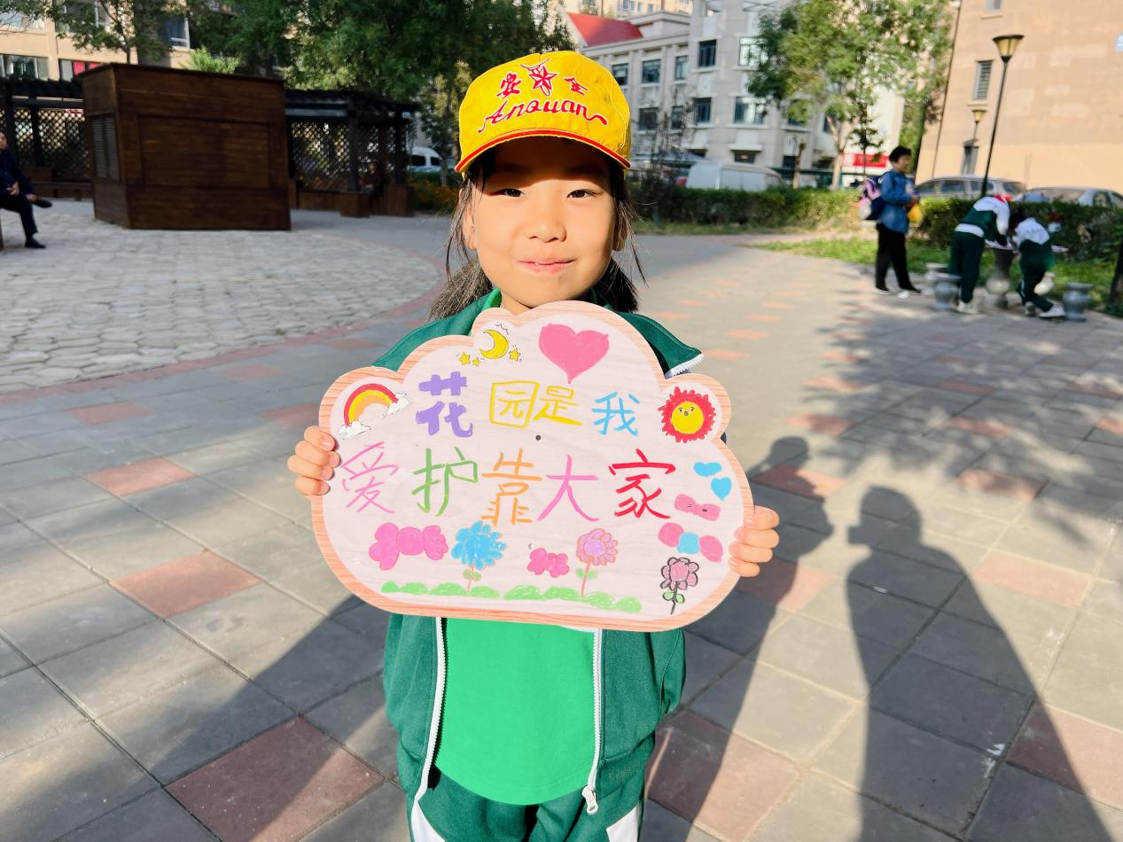 童心手绘 守护家园——咸水沽镇丰收路社区"五爱"教育阵地开展手绘